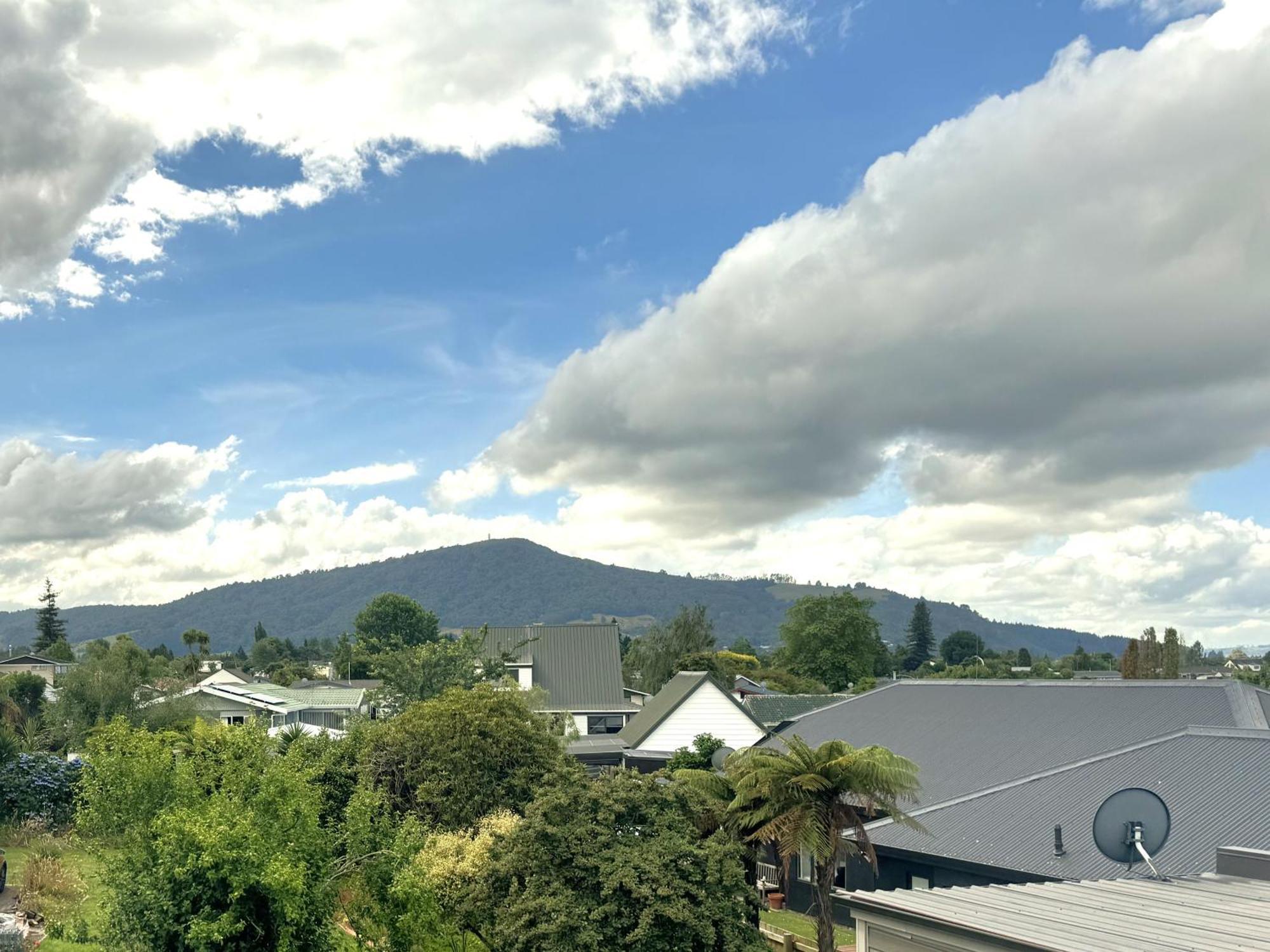 Spacious Retreat With Mountain View Rotorua Luaran gambar